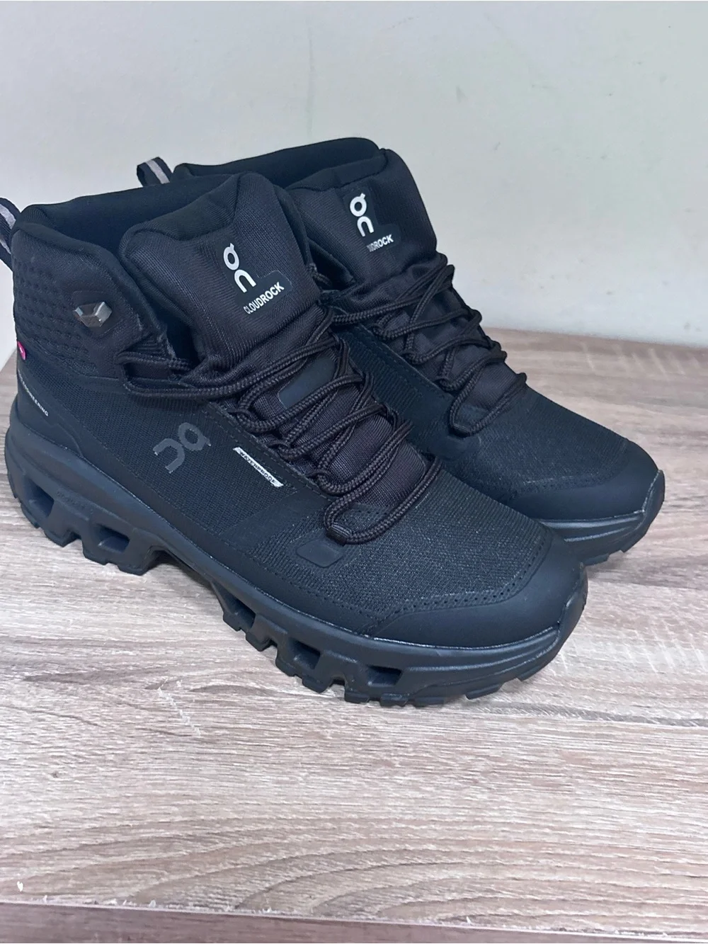 NWOT On Running Black Cloudventure Mid Waterproof Trail Boot size 9.5